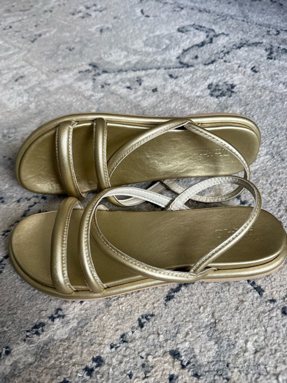 OluKai Metallic Gold Strappy Slingback Sandals - fits 8.5 feet (official size 9) - Picture 4 of 5